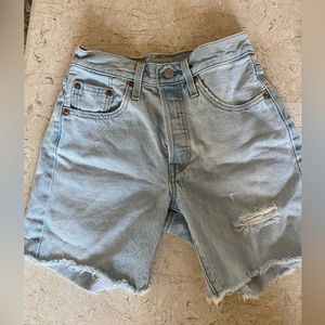 Levi’s Distressed Faded Shorts